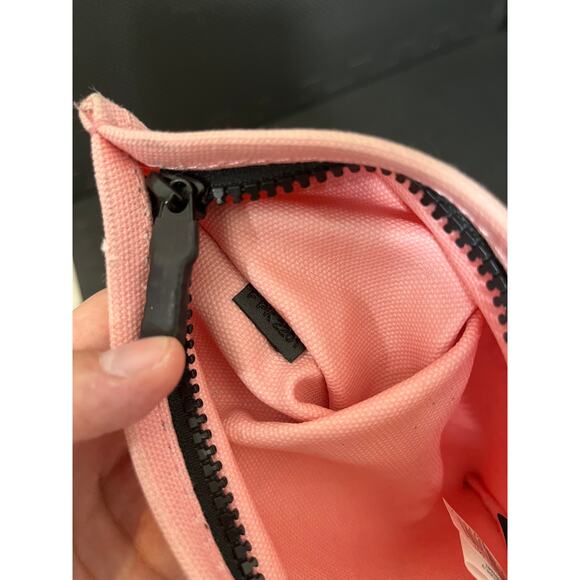 Marc Jacob’s x‎ Peanuts Snoopy Pink Canvas Graphic Print The Pouch Wristlet - Picture 9 of 11